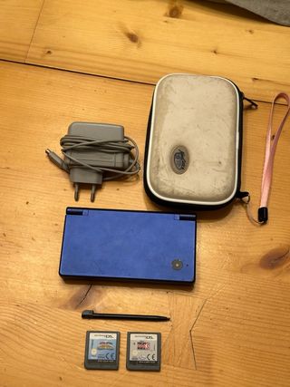Nintendo DSi Azul + Funda + 2 Juegos