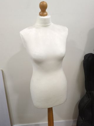 Maniquí de costura blanco