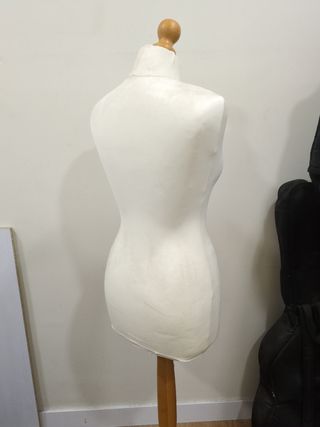 Maniquí de costura blanco