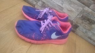 Zapatillas Nike Moradas. 
