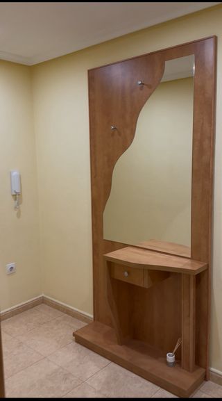 Mueble recibidor madera y cristal