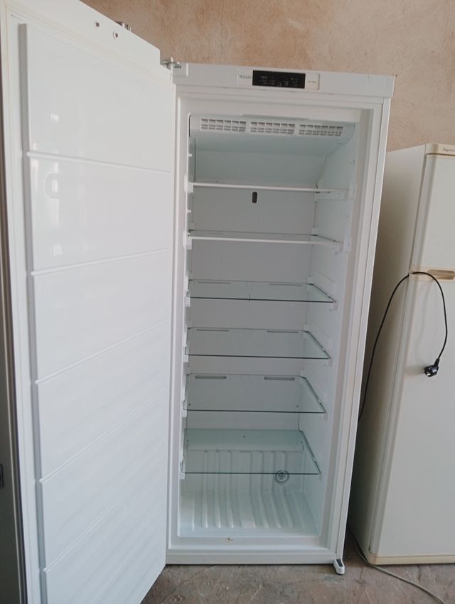 Congelador Vertical Bauknecht 7 Compartimentos