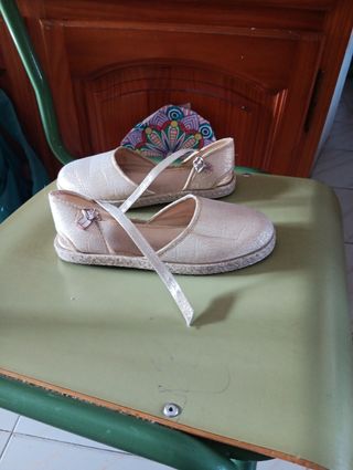 Zapatos niña dorados talla 35