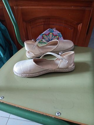 Zapatos niña dorados talla 35