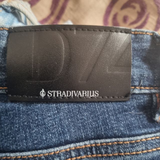 Pantalones vaqueros Stradivarius acampanados