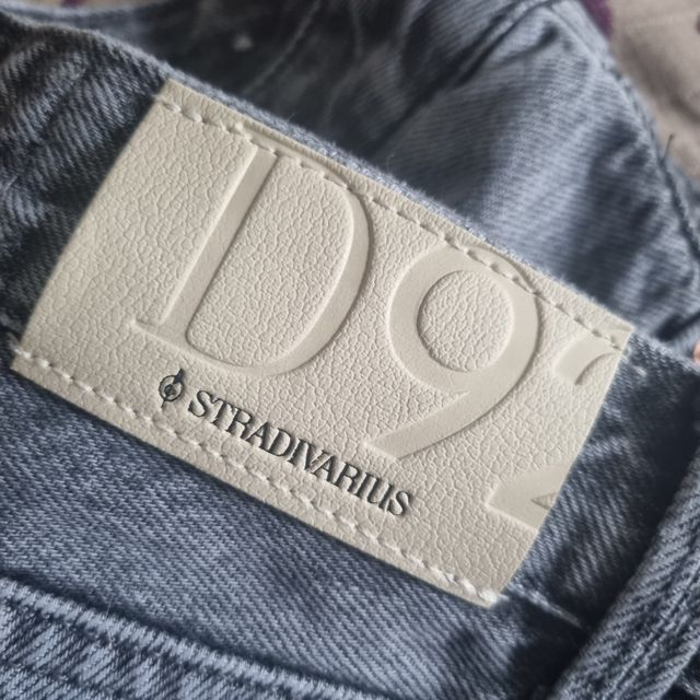 Pantalones vaqueros Stradivarius acampanados