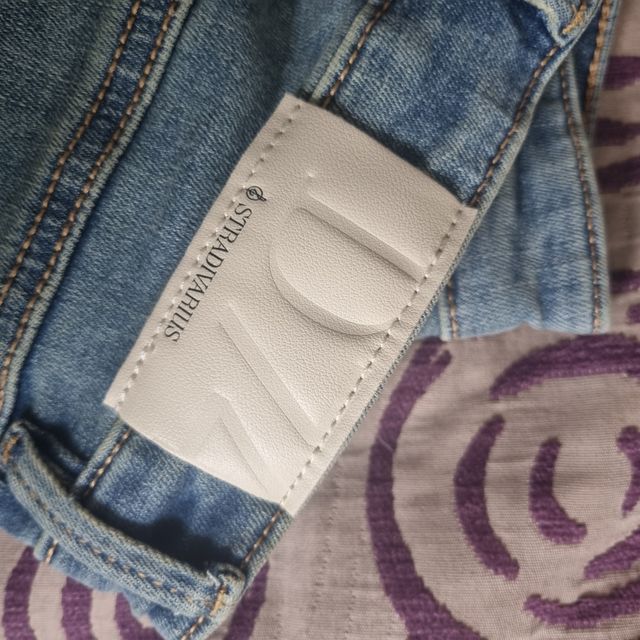 Pantalones vaqueros Stradivarius acampanados