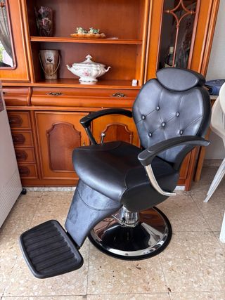 Conjunto de Tocador y silla de peluquería.