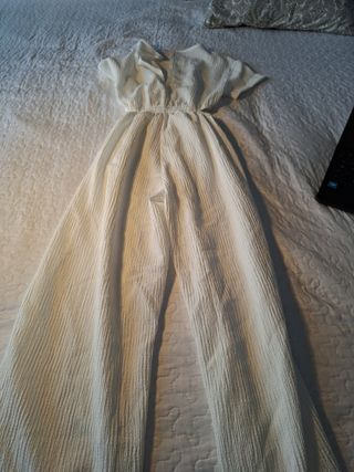 Mono Vestido blanco de manga corta