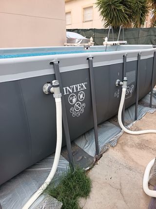 Piscina Intex Ultra XTR 5.49m x 2.74m x 1.32m