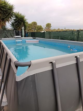 Piscina Intex Ultra XTR 5.49m x 2.74m x 1.32m
