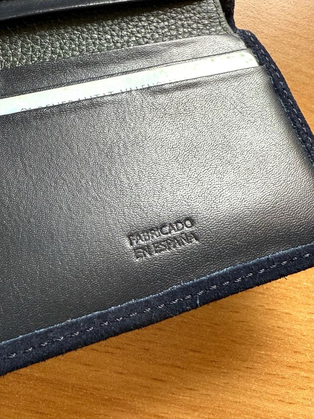 Tarjetero Azul de Ante.