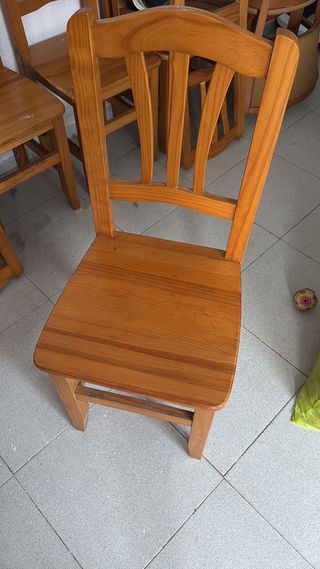 5 Sillas de Madera Marrón
