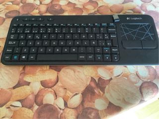 Teclado Logitech Negro con Touchpad