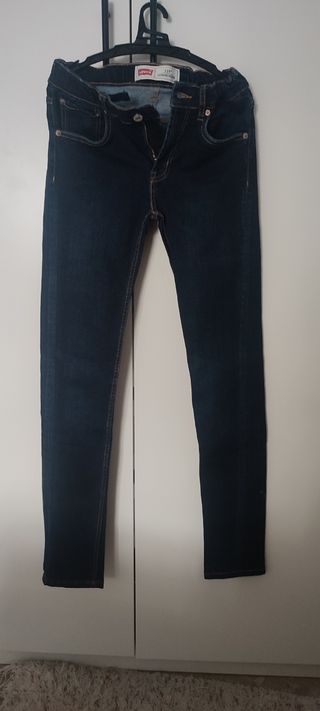 Pantalón vaquero Levi's azul
Talla 16 años