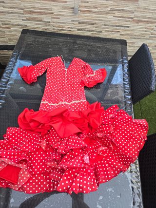 Traje de flamenca infantil rojo lunares. Talla 5
