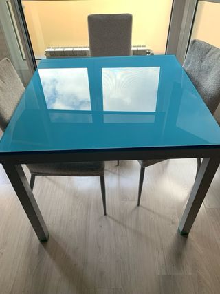 Mesa comedor cristal azul extensible 90x90