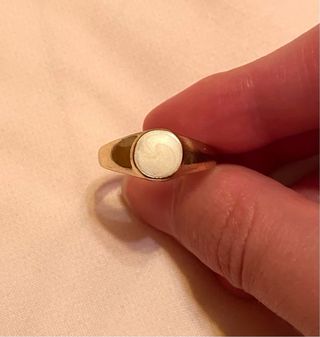 Conjunto de anillos dorados con detalles