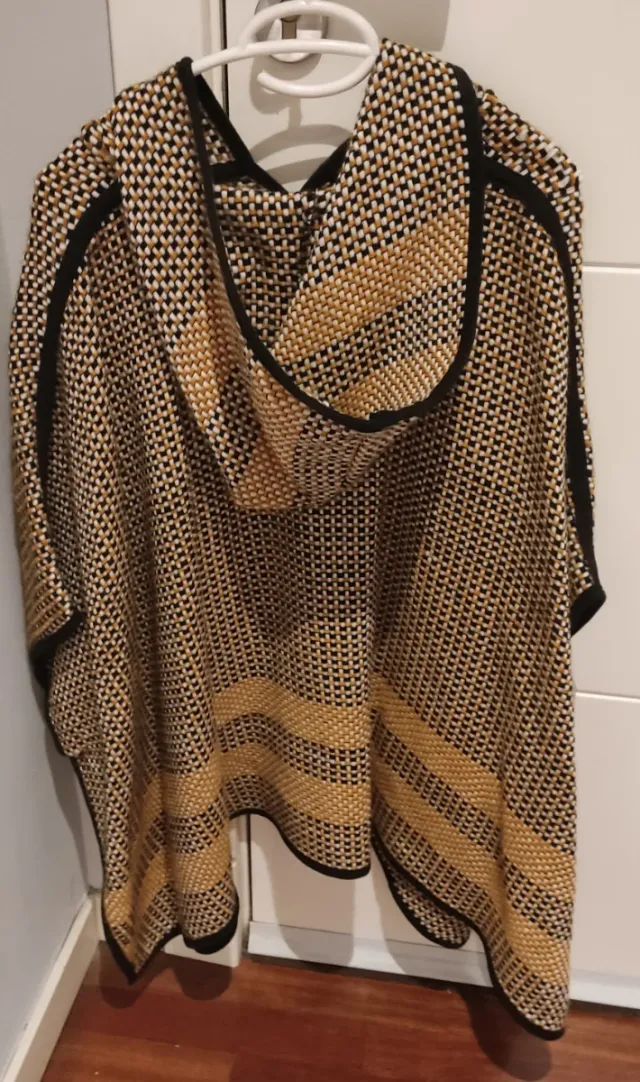 Poncho con Capucha Talla M