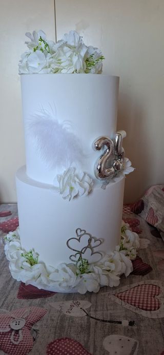 Torta Decorata 25 Anni