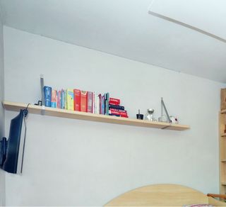 Estante para escritorio de madera. 163x25x3 cm