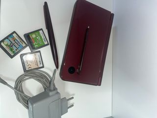Nintendo DSi XL Roja con juegos y cargador