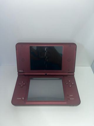 Nintendo DSi XL Roja con juegos y cargador
