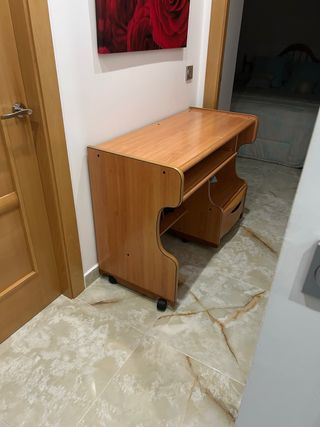 Mesa de despacho de madera