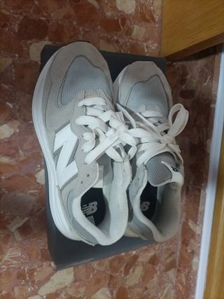 Zapatillas New Balance 40 Gris y Blanco
