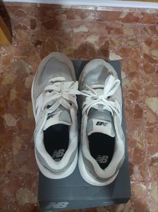 Zapatillas New Balance 40 Gris y Blanco