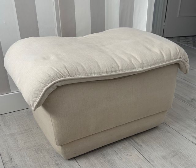 Pouff tapizado beige