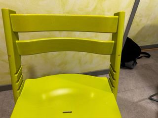 Trona Stokke Tripp Trapp verde con cojín