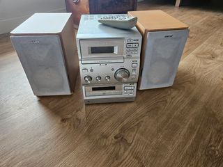 Mini cadena Sony CD y Cassette