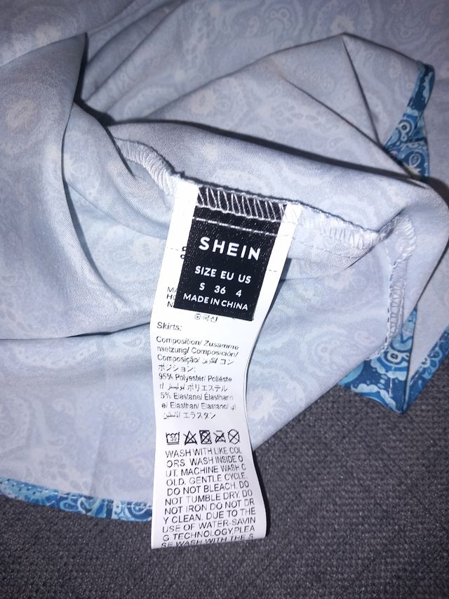 Falda mini con volantes y estampado