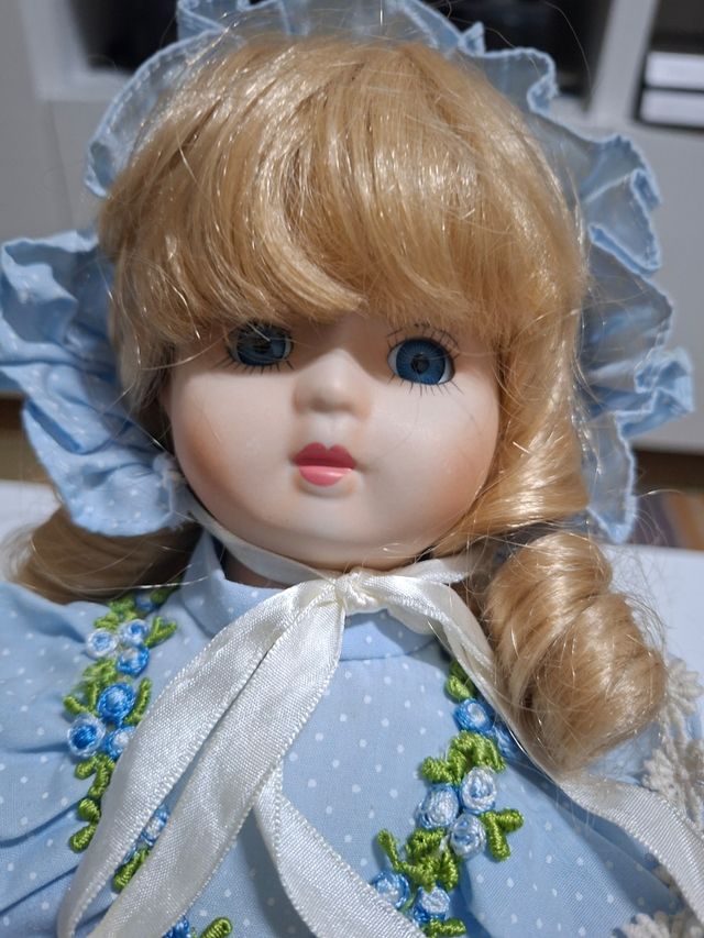 Muñeca de porcelana The Classique Collection