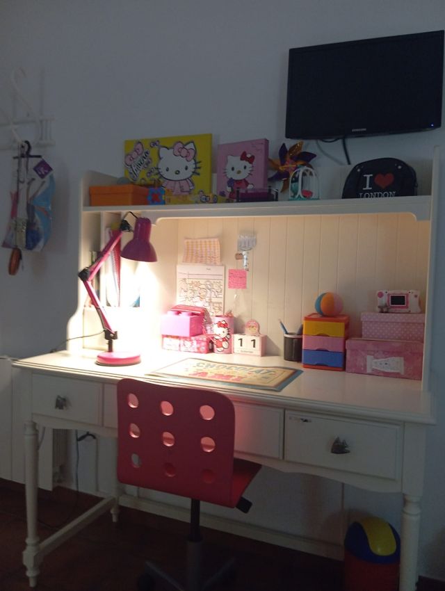 Escritorio de madera de buena calidad