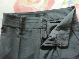 Pantalón de vestir Zara gris talla 38