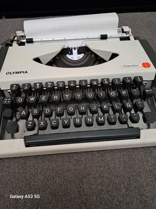 Máquina de escribir Olympia Traveller