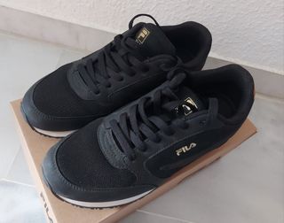 Tenis Fila Negros.