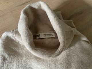 Jersey fino beige cuello alto