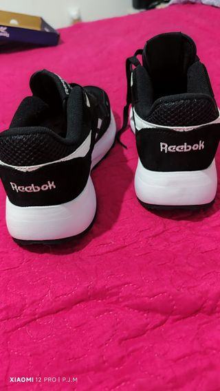 Reebok Zapatillas Negras y Blancas
