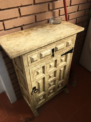 Mueble antiguo de madera