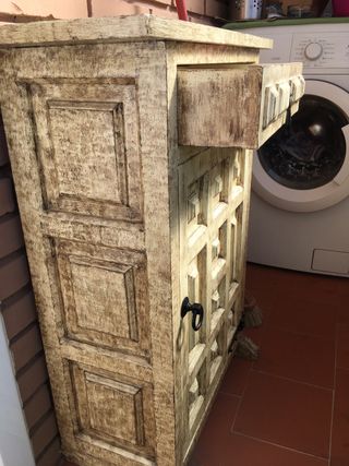 Mueble antiguo de madera