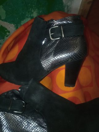 Botines negros y plateados talla 38