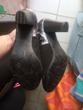 Botines negros y plateados talla 38