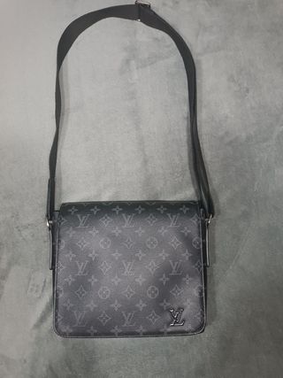 Precio algo negociable.
Bandolera Louis Vuitton.

