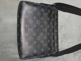 Precio algo negociable.
Bandolera Louis Vuitton.

