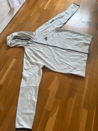 Sudadera Nike blanca con cremallera
