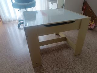 Mesa y sillas infantiles de madera