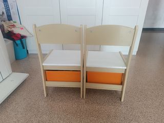 Mesa y sillas infantiles de madera